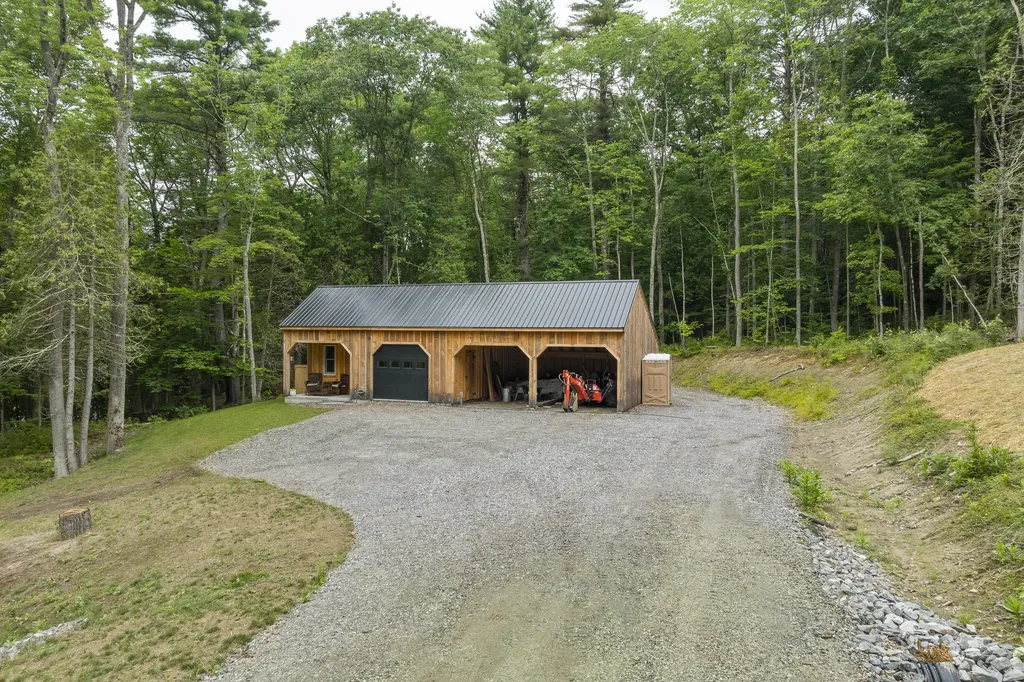 886 Middle Road Dresden ME 04342