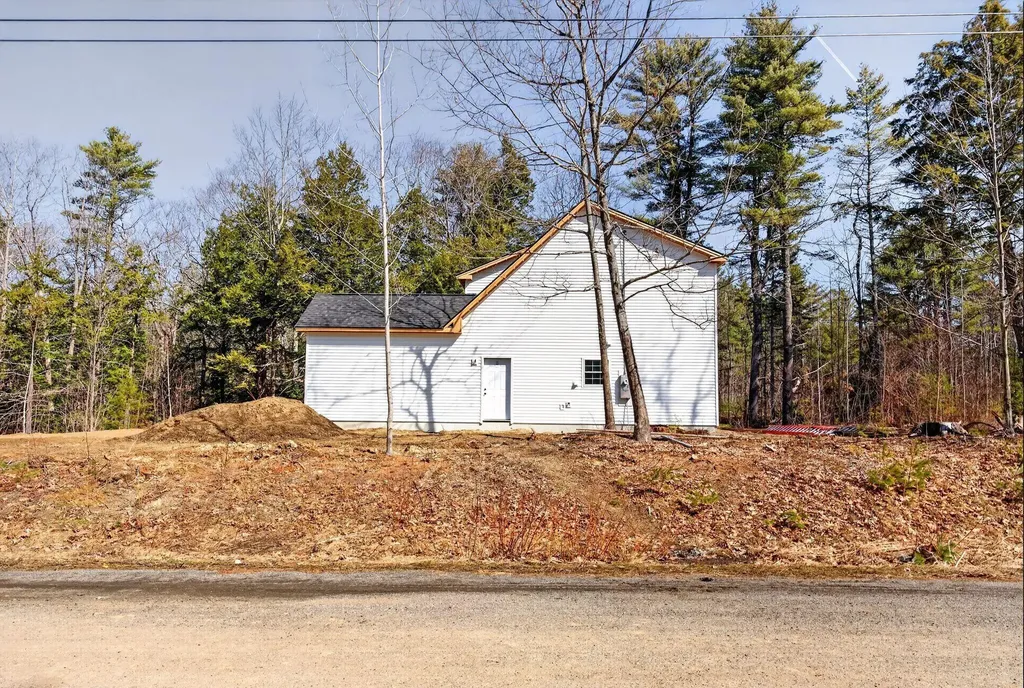 33 Pinecrest Lane Pittston ME 04345