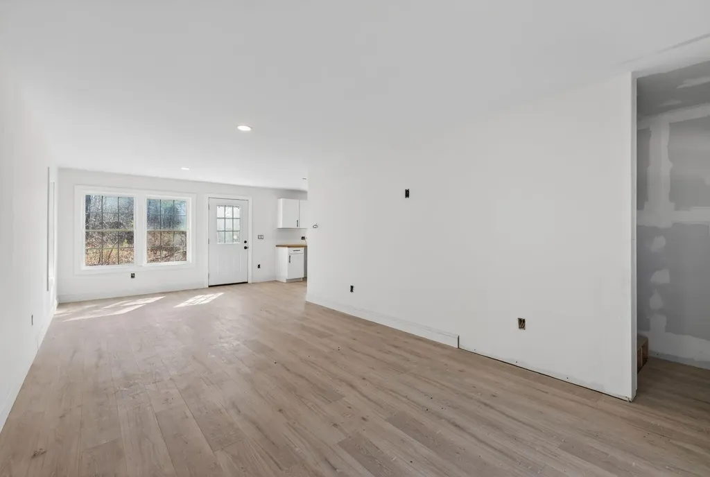 33 Pinecrest Lane Pittston ME 04345