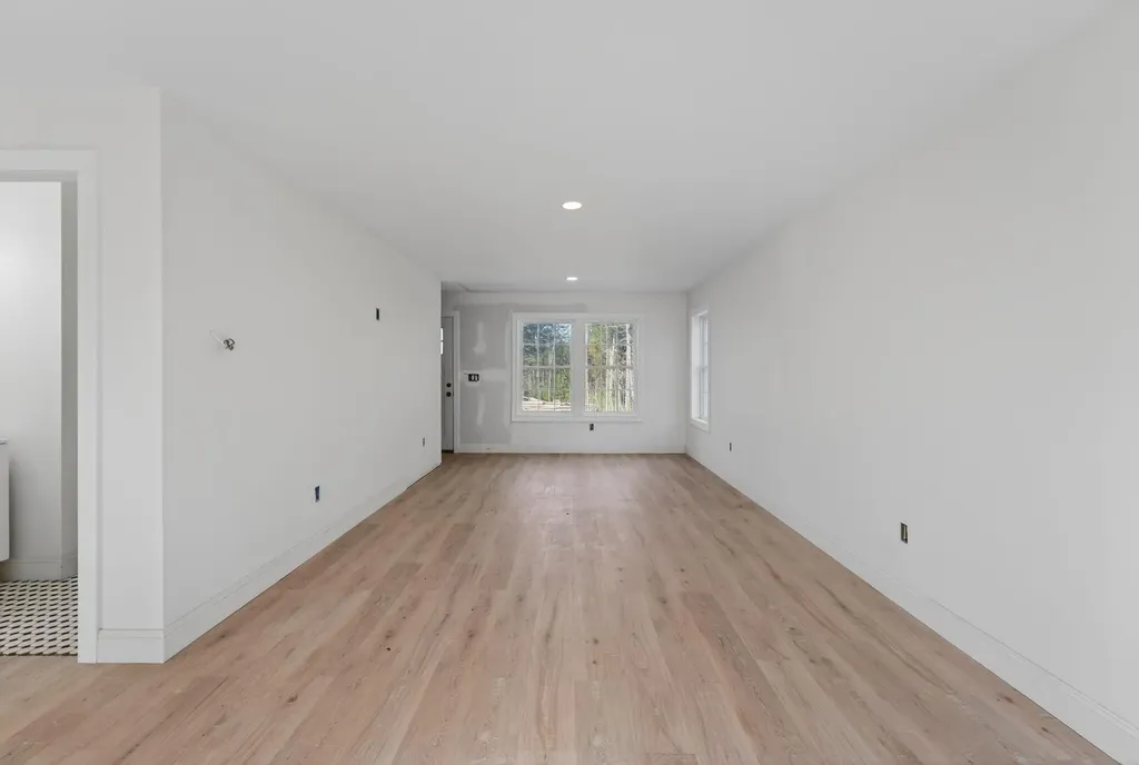 33 Pinecrest Lane Pittston ME 04345
