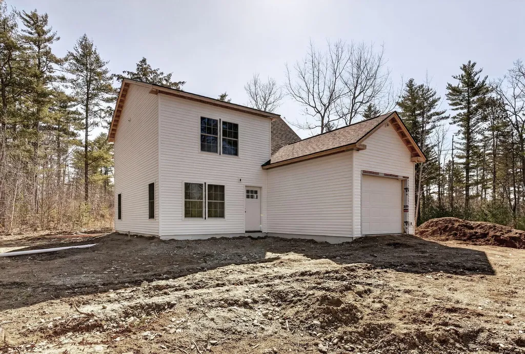 33 Pinecrest Lane Pittston ME 04345