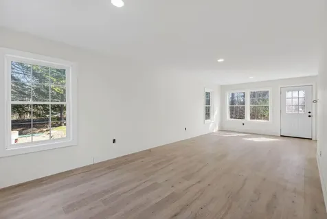 33 Pinecrest Lane Pittston ME 04345