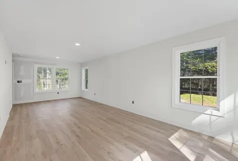 33 Pinecrest Lane Pittston ME 04345