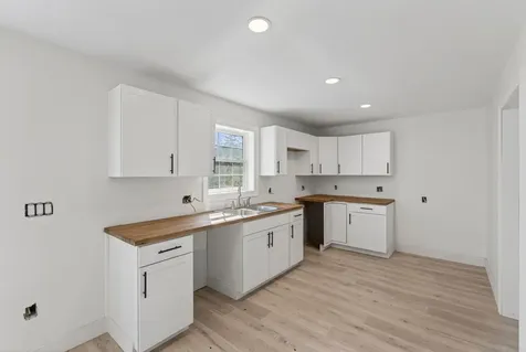 33 Pinecrest Lane Pittston ME 04345