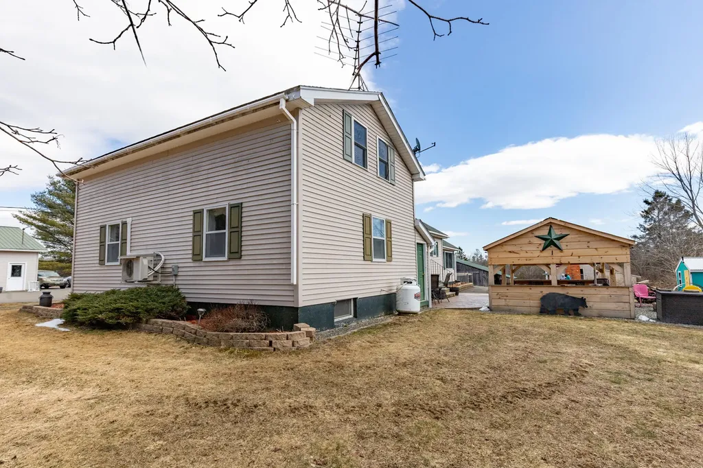18 Hodgdon Road Levant ME 04456