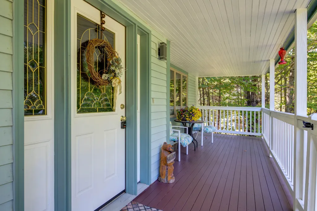 81 Madison Drive Naples ME 04055