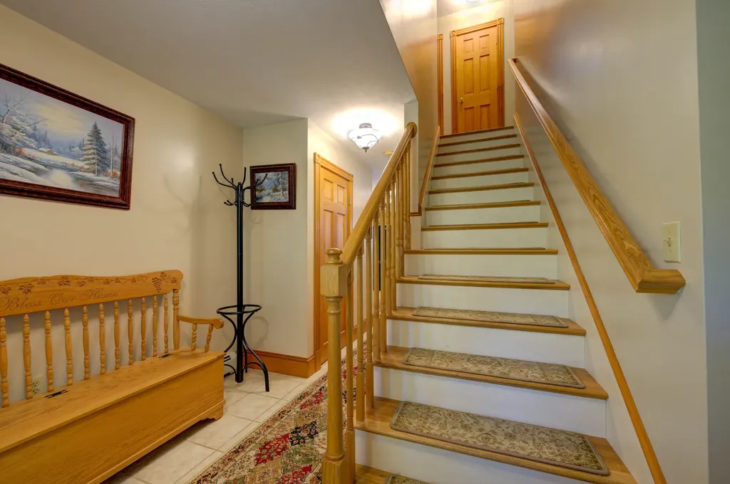 81 Madison Drive Naples ME 04055