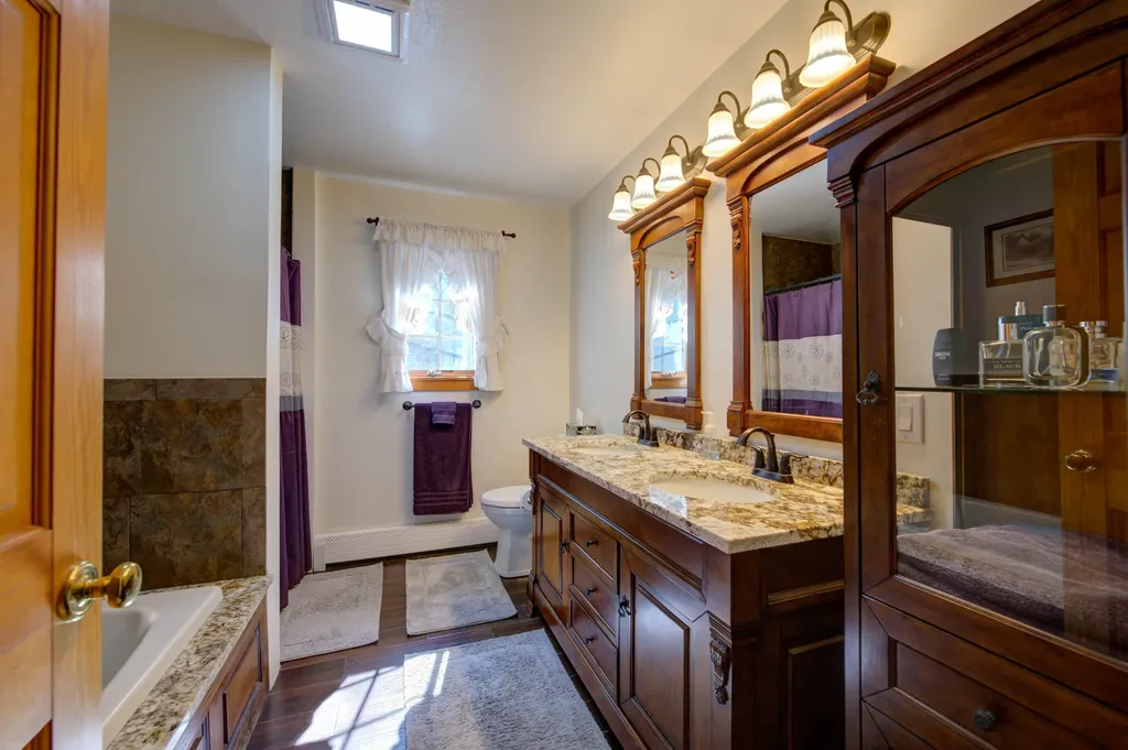 81 Madison Drive Naples ME 04055