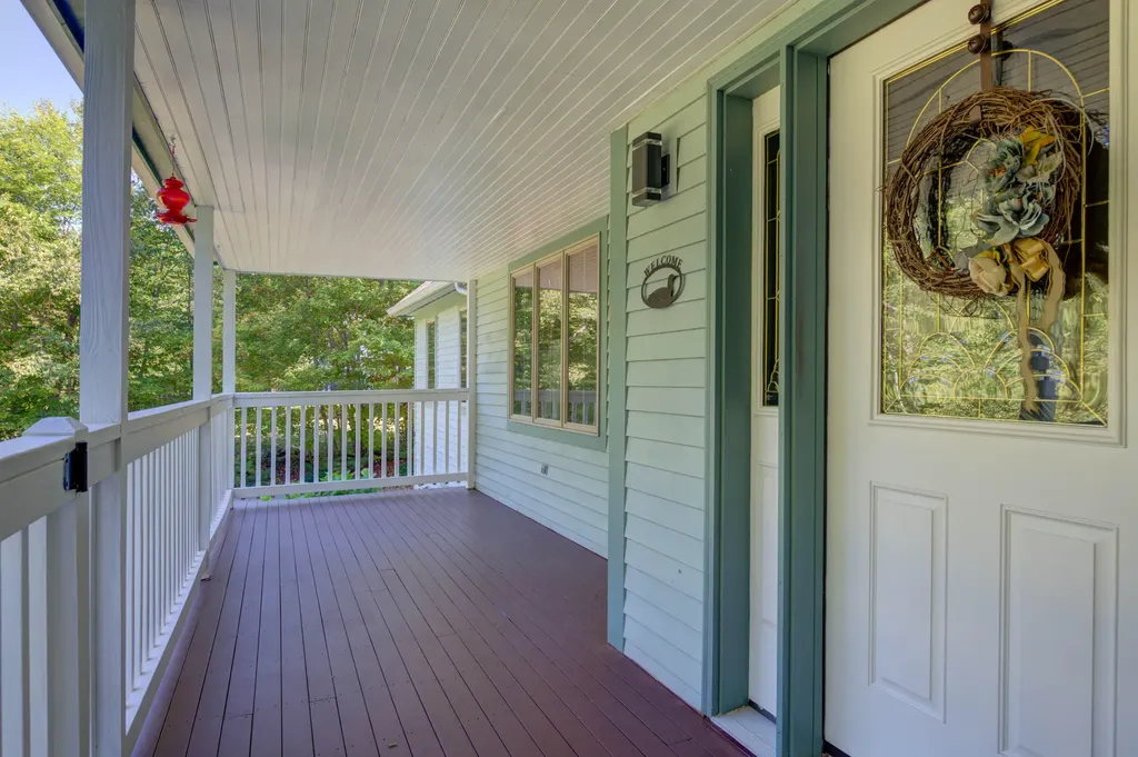 81 Madison Drive Naples ME 04055