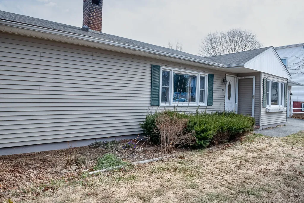 24 Highland Avenue Lewiston ME 04240