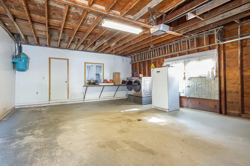 24 Highland Avenue Lewiston ME 04240