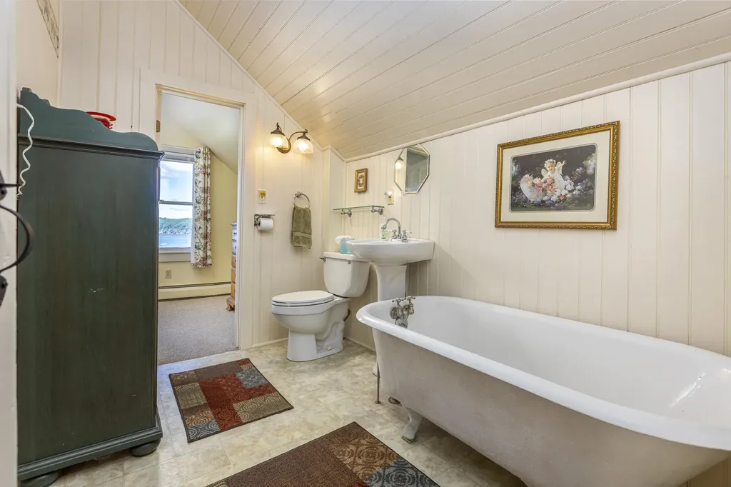 364 Island Avenue Portland ME 04108