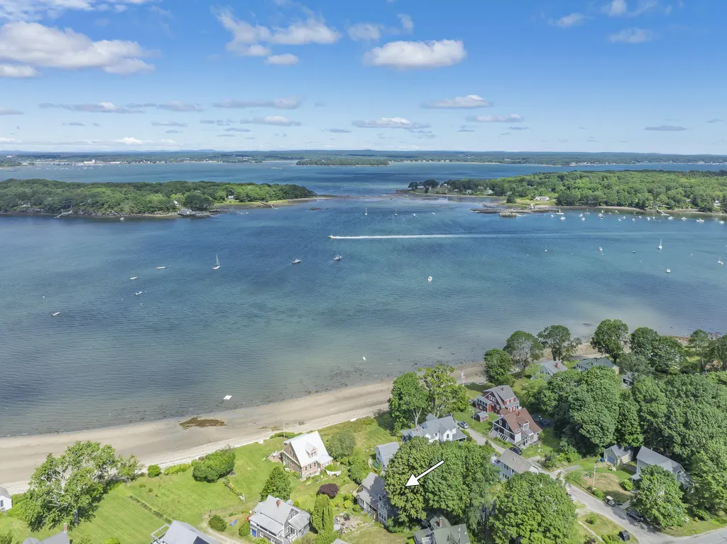 364 Island Avenue Portland ME 04108
