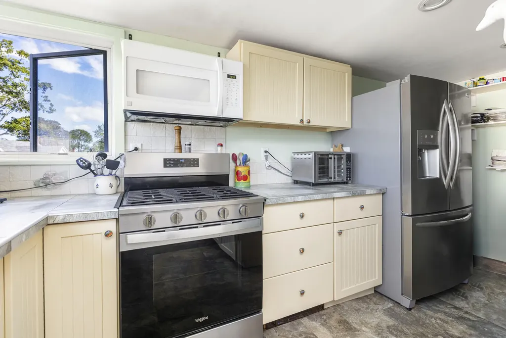 364 Island Avenue Portland ME 04108