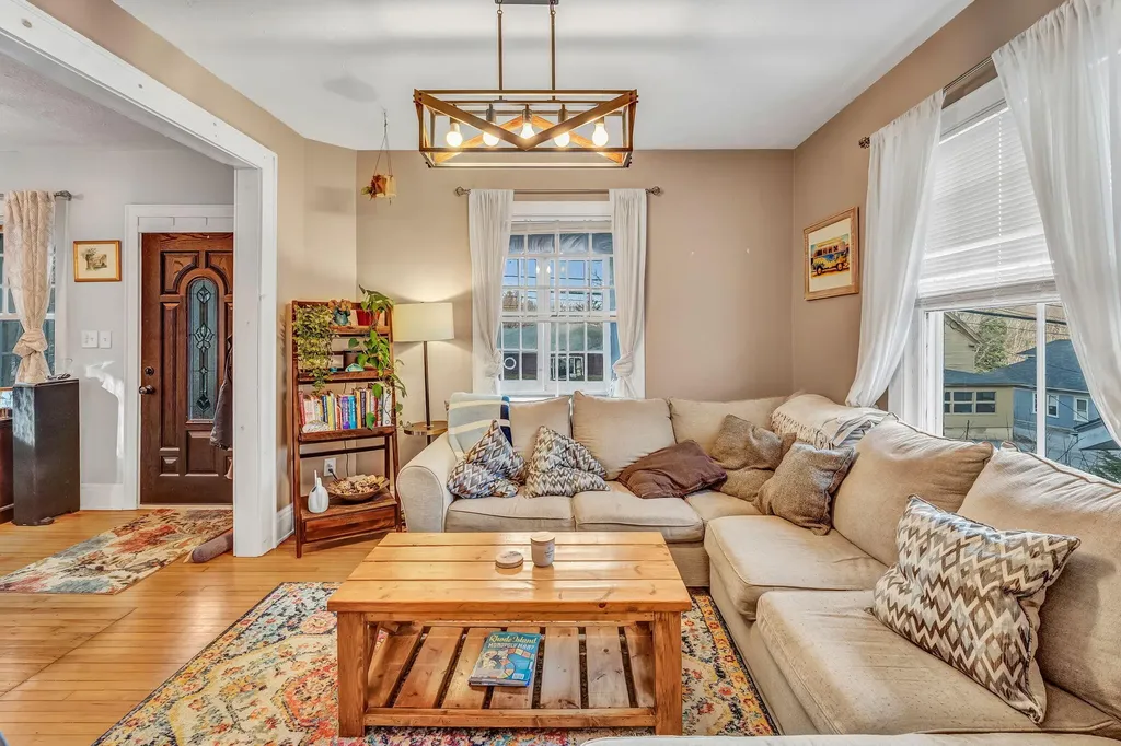 152 Lake Street Auburn ME 04210