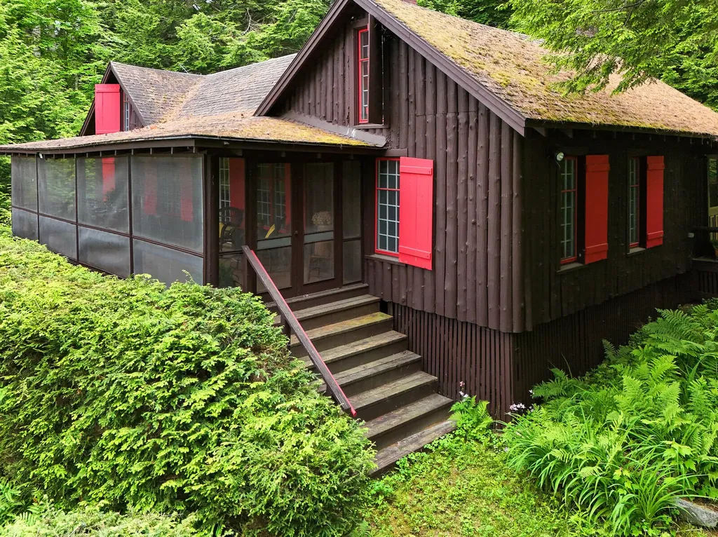 90 Quaglia Estate Rome ME 04963