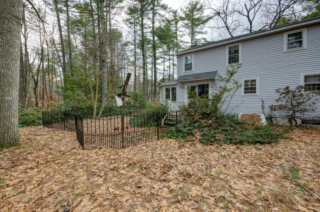 79 Country Way Lyman ME 04002