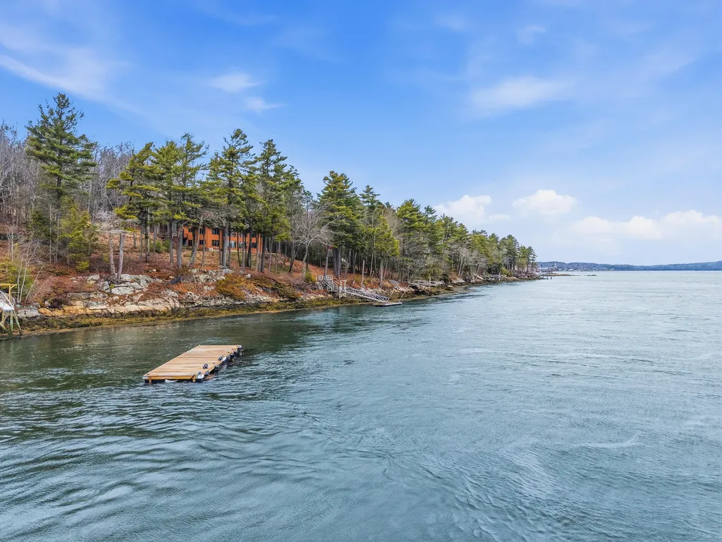 105 Cushman Point Road Wiscasset ME 04578
