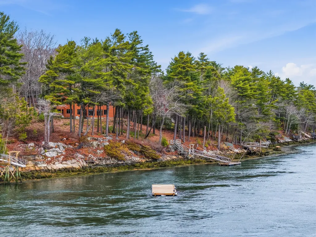 105 Cushman Point Road Wiscasset ME 04578