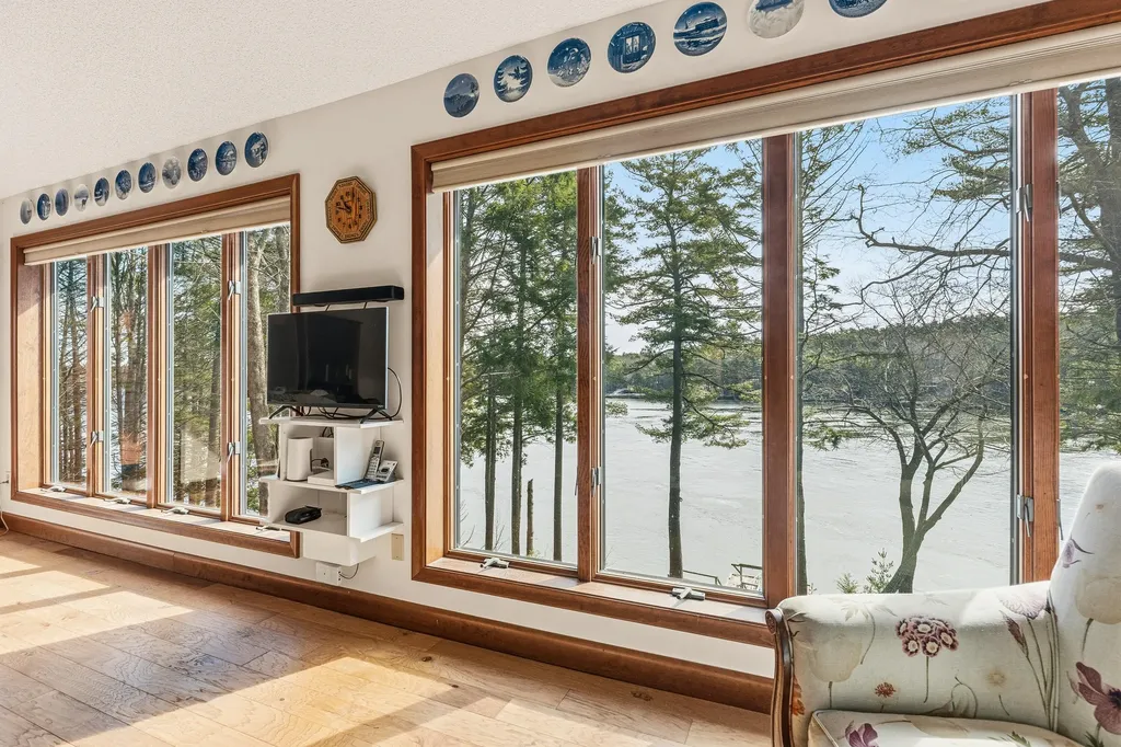 105 Cushman Point Road Wiscasset ME 04578