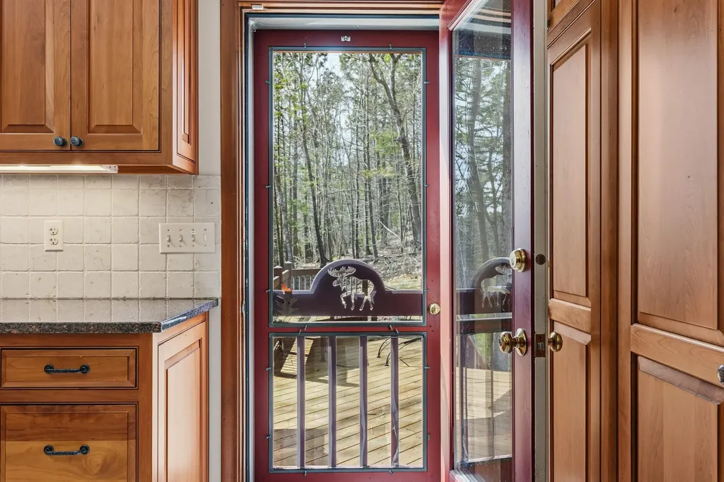 105 Cushman Point Road Wiscasset ME 04578
