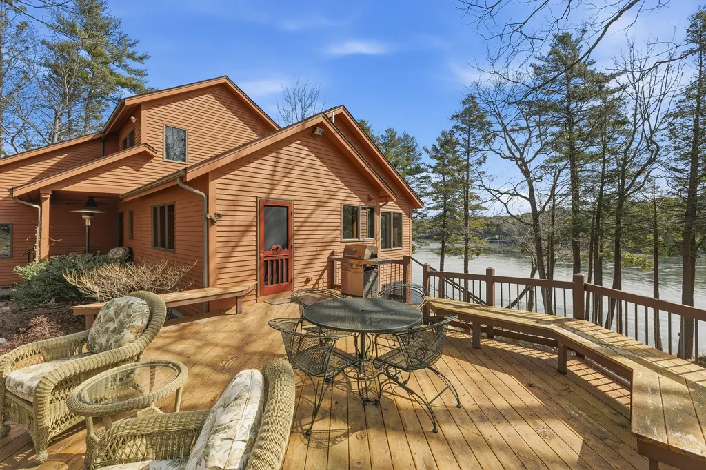105 Cushman Point Road Wiscasset ME 04578