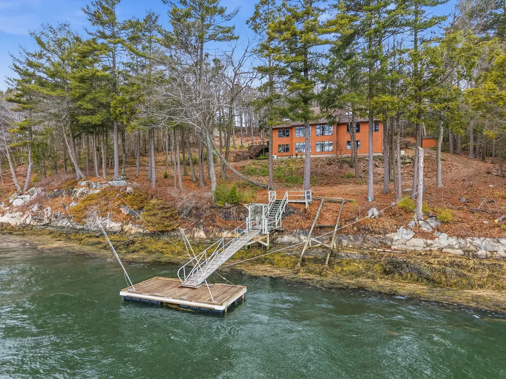 105 Cushman Point Road Wiscasset ME 04578