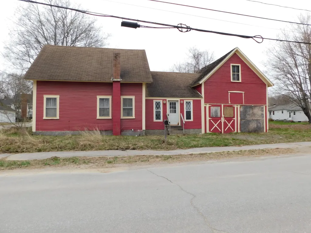 26 Water Street Newport ME 04953