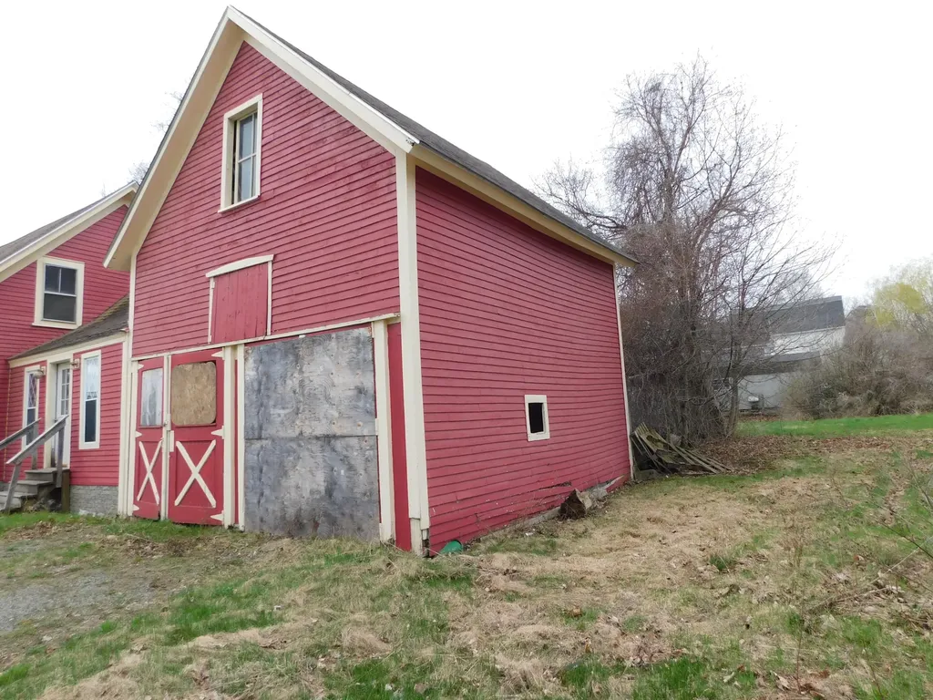 26 Water Street Newport ME 04953