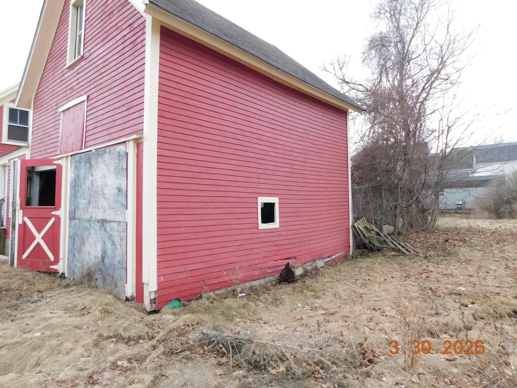 26 Water Street Newport ME 04953