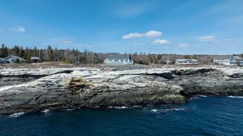 95 Pumpkin Cove Road Bristol ME 04554