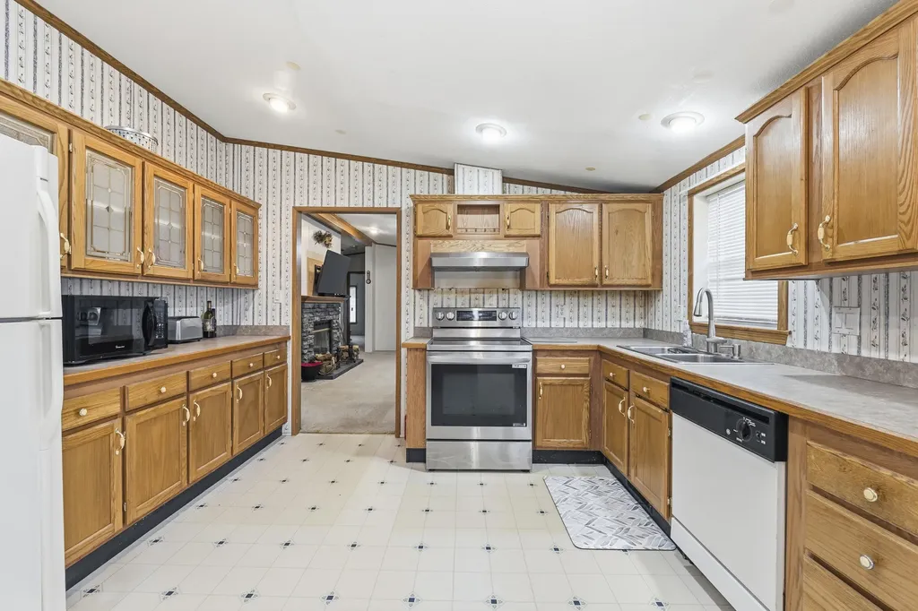 367 River Road Topsham ME 04086