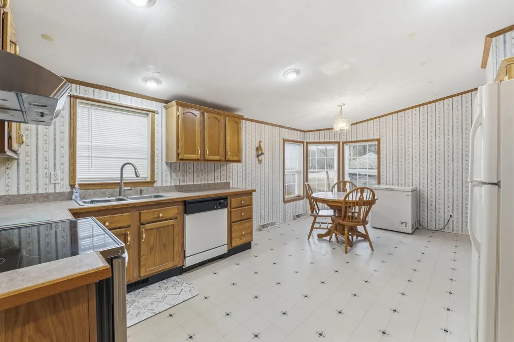 367 River Road Topsham ME 04086