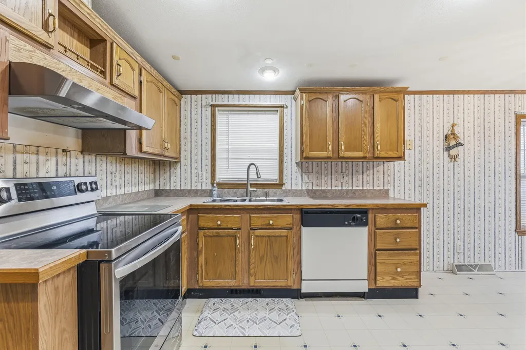367 River Road Topsham ME 04086