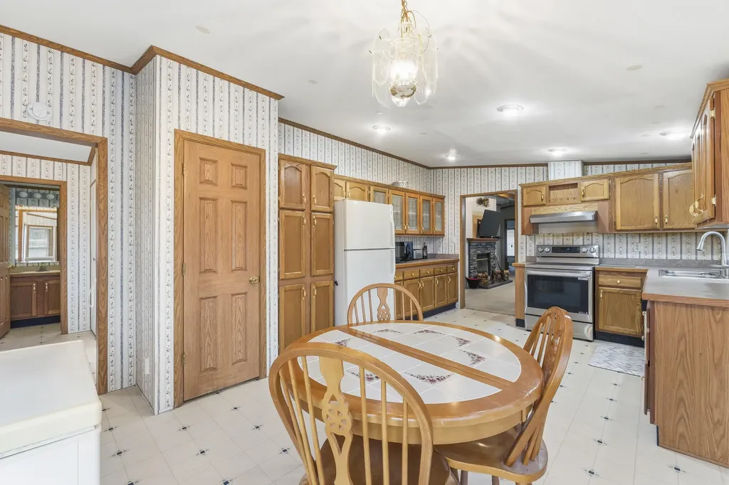 367 River Road Topsham ME 04086