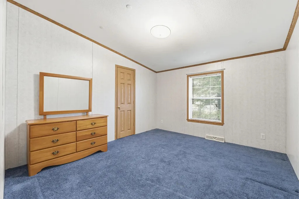 367 River Road Topsham ME 04086