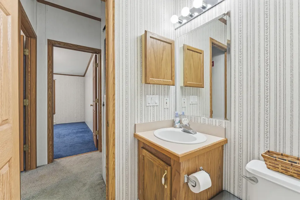 367 River Road Topsham ME 04086