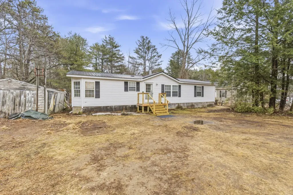 367 River Road Topsham ME 04086