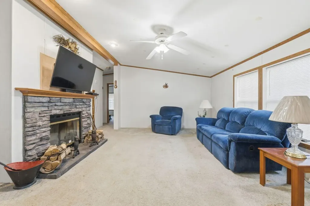 367 River Road Topsham ME 04086