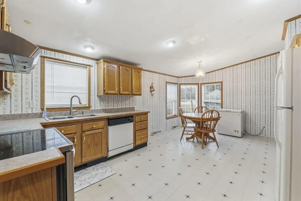 367 River Road Topsham ME 04086