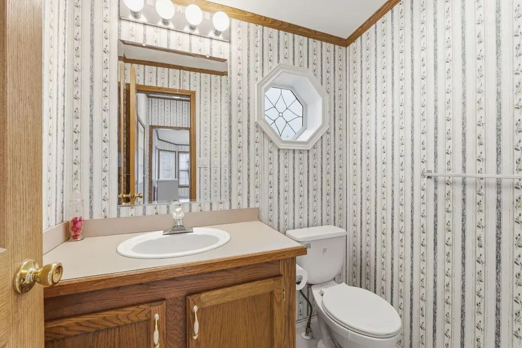 367 River Road Topsham ME 04086