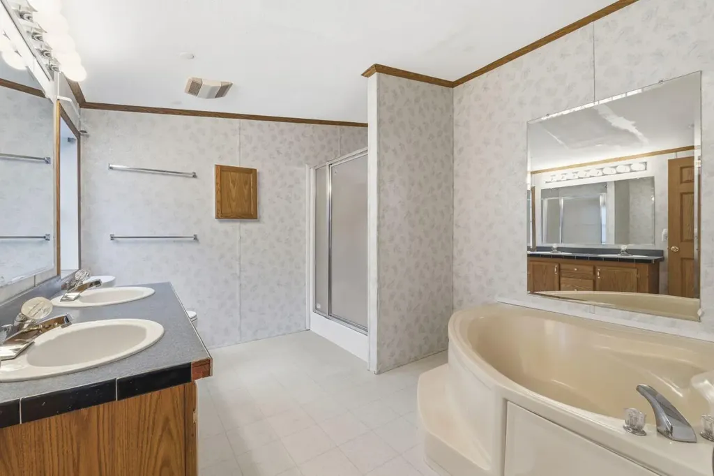 367 River Road Topsham ME 04086