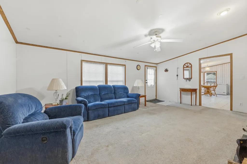 367 River Road Topsham ME 04086