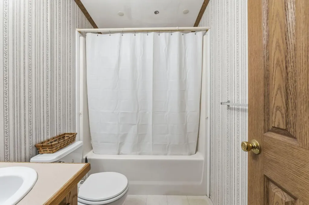 367 River Road Topsham ME 04086