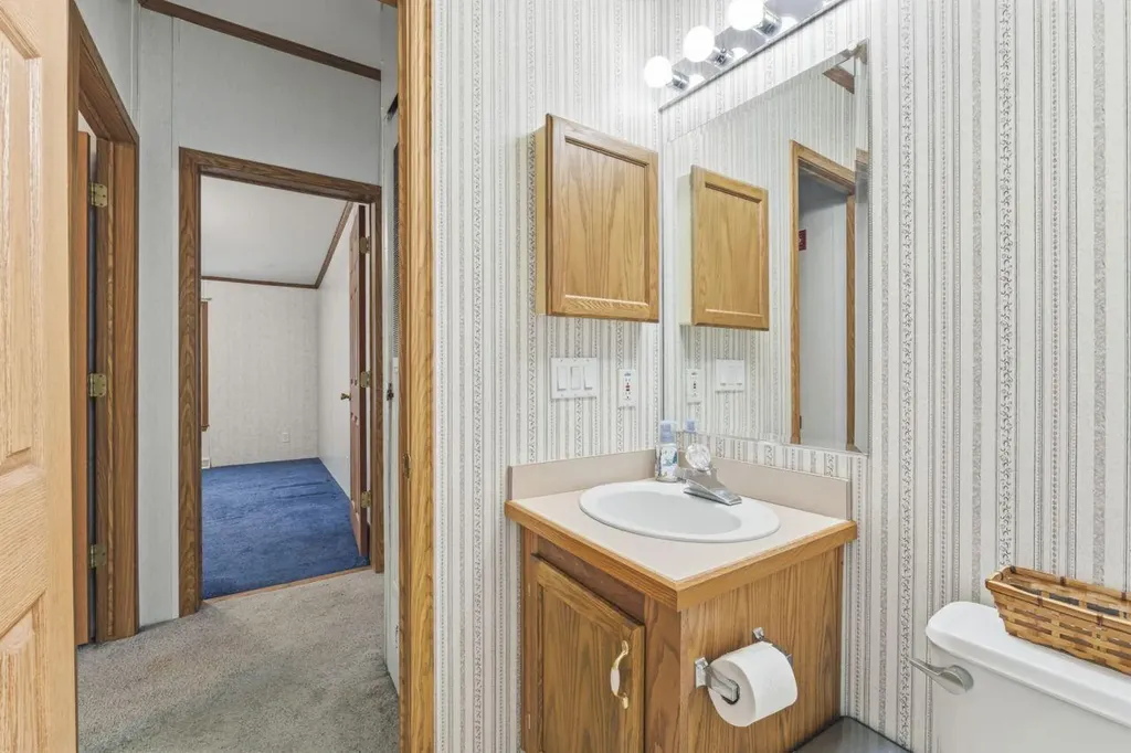 367 River Road Topsham ME 04086
