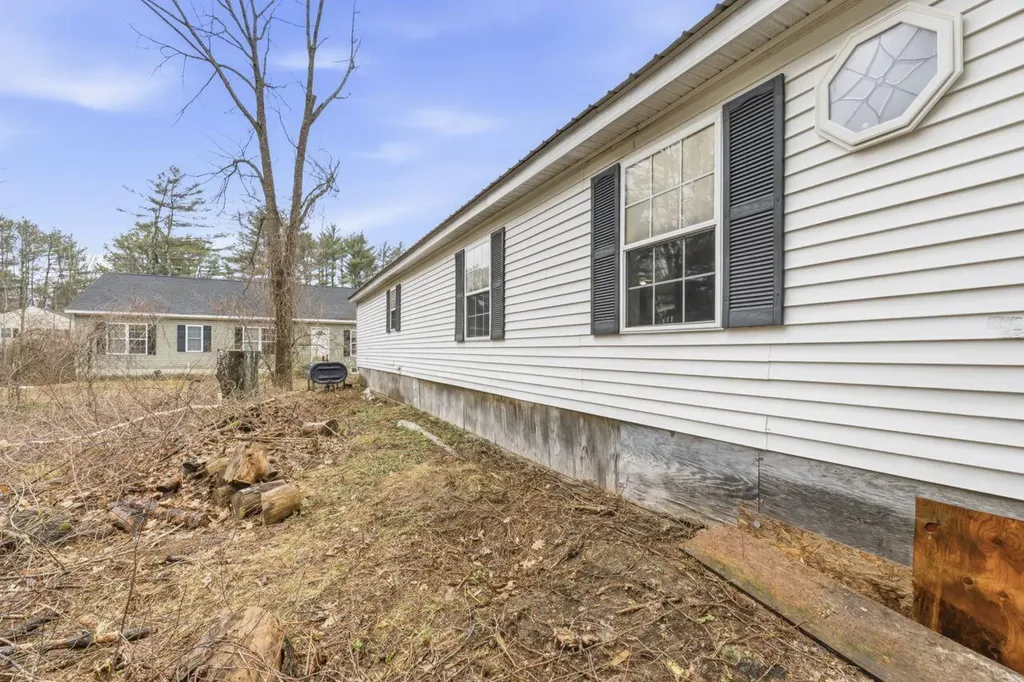 367 River Road Topsham ME 04086