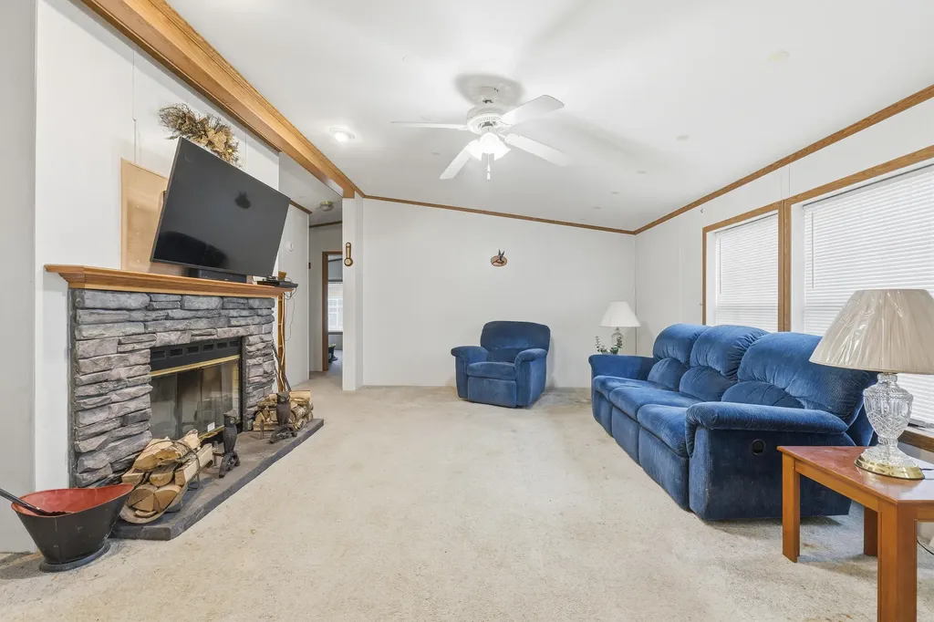 367 River Road Topsham ME 04086