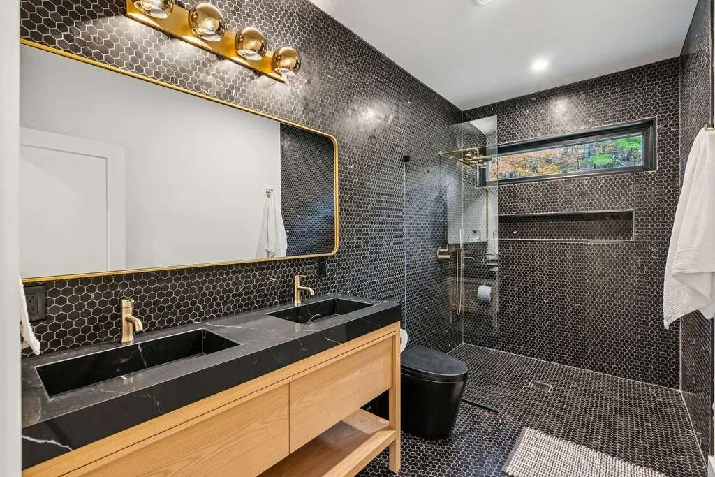 140 Longwoods Road Falmouth ME 04105