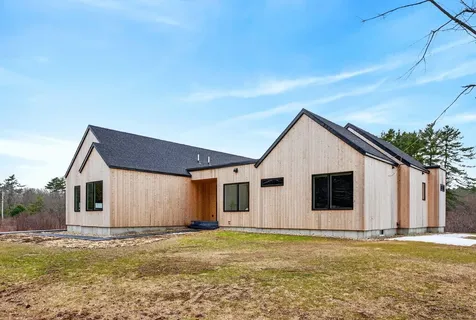 140 Longwoods Road Falmouth ME 04105