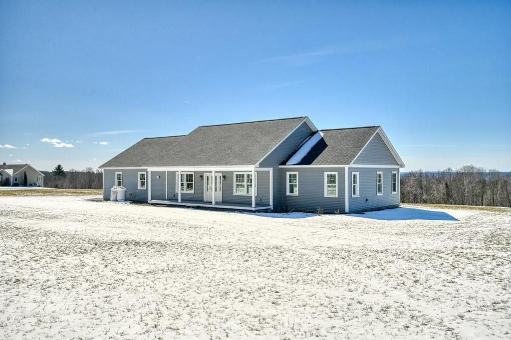 87 Yorktown Road Albion ME 04910